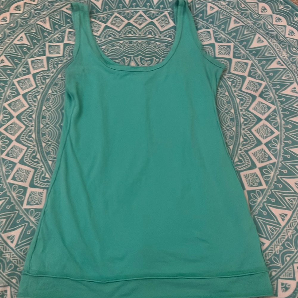 Lululemon tank size 6